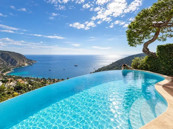 Villa à Eze - Vue Mer Exceptionnelle - Piscine à Débordement
