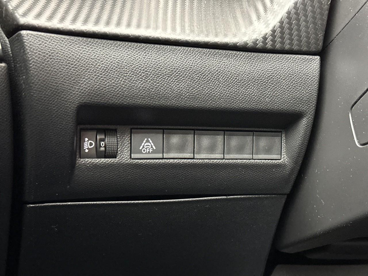Peugeot 2008 puretech 130 s&s eat8 allure pack — photo 16
