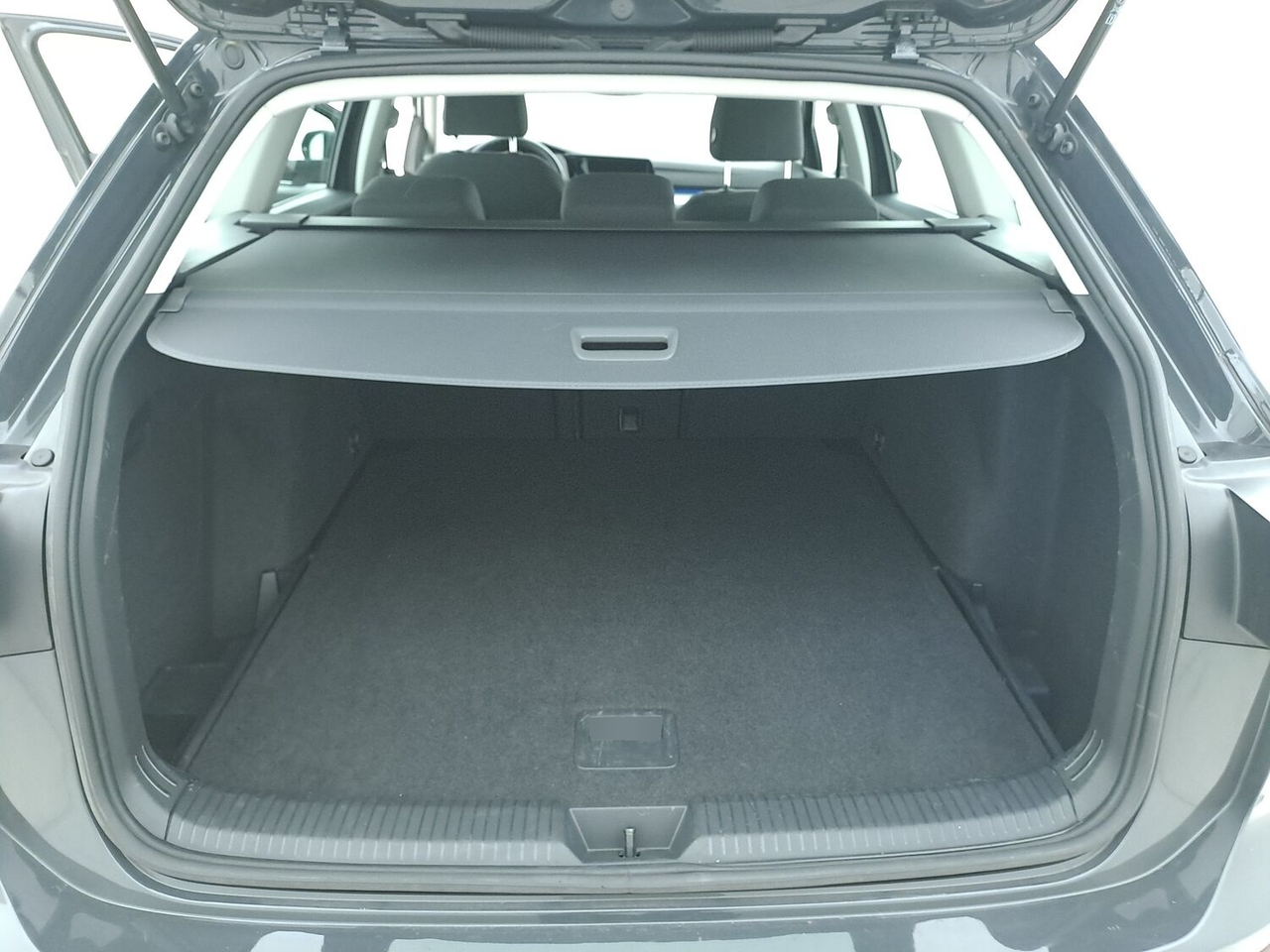 Volkswagen Golf 8 SW — photo 15