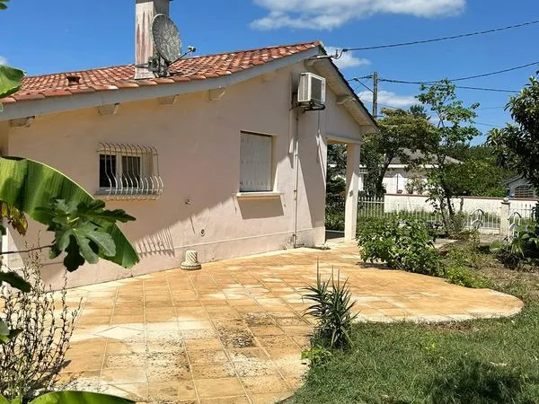Maison individuelle 2 chambres + terrain + dépendances