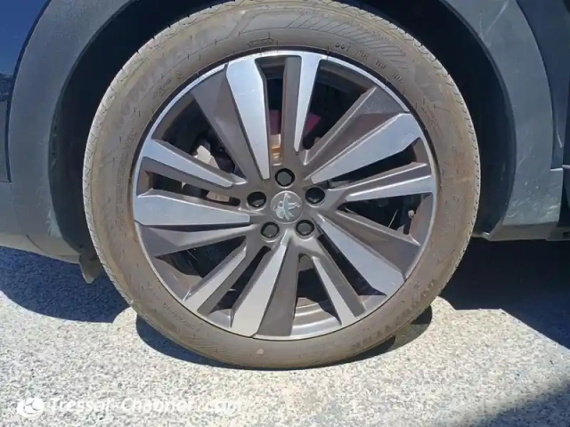 Peugeot 3008 hybrid4 300 e-eat8 gt line — photo 15