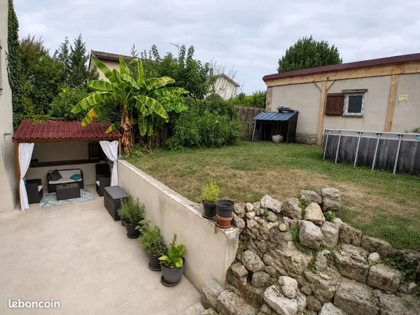 Maison rénovée avec jardin mezin