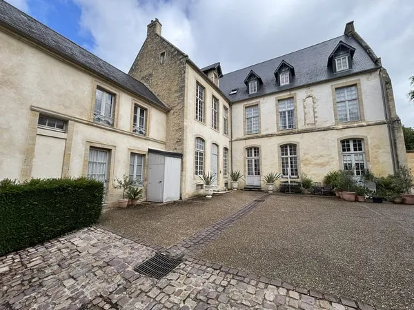 Bayeux, Appartement de plain-pied avec stationnement