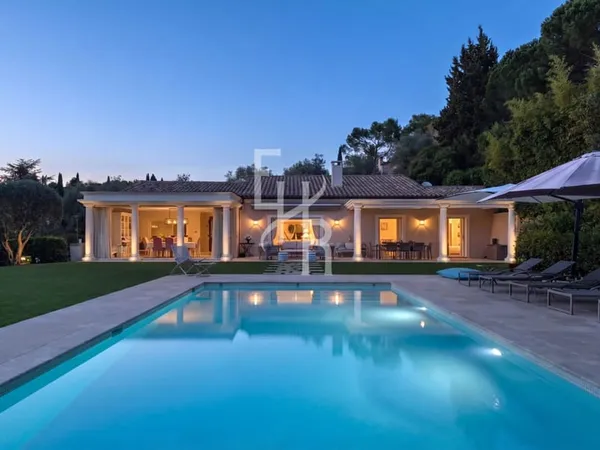 Villa d'exception dans un domaine prestigieux à quelques pas du village de Mougins