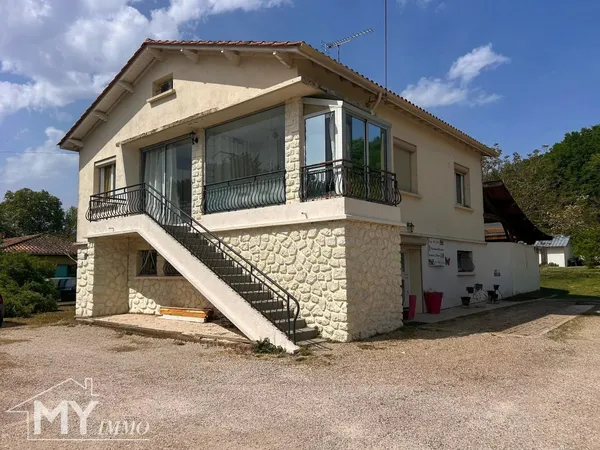 PRIGONRIEUX : Maison familiale avec piscine et grand terrain