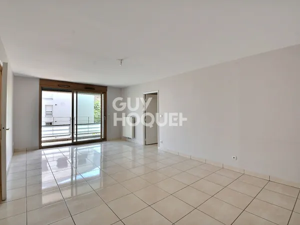Proximité Montchat - Appartement T5 de 107 m² , Traversant & Lumineux, Étage Élevé, Garage inclus, V