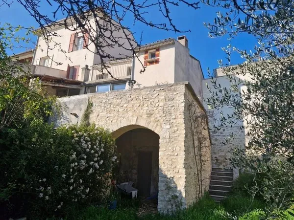 Rare maison de caractère 19ieme avec terrasse, jardin, piscine et vue