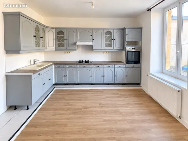 À LOUER - Spacieux T4 rénové de 92 m² avec jardin et garage - Vrigne-aux-Bois (08330)