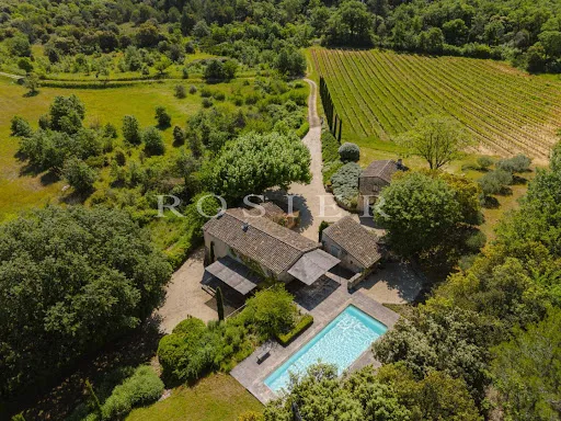 Maison 10 pièces 275 m²