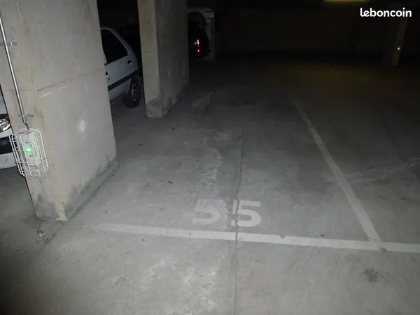 Parking Mail Mitterrand proche place de Bretagne