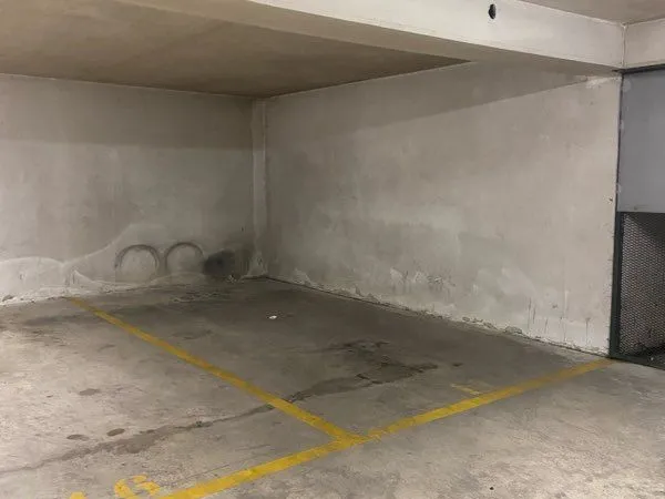 Place de parking sécurisée - Pantin