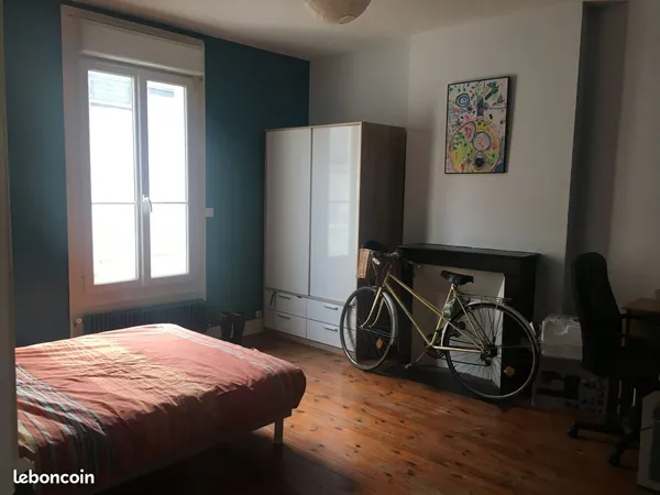 Chambre meublée en colocation