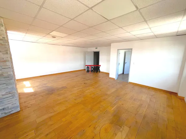 Local professionnel 140 m²