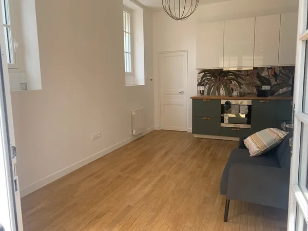 Loue Studio meublé 27m², Mairie - 2 pièces, Versailles (78)