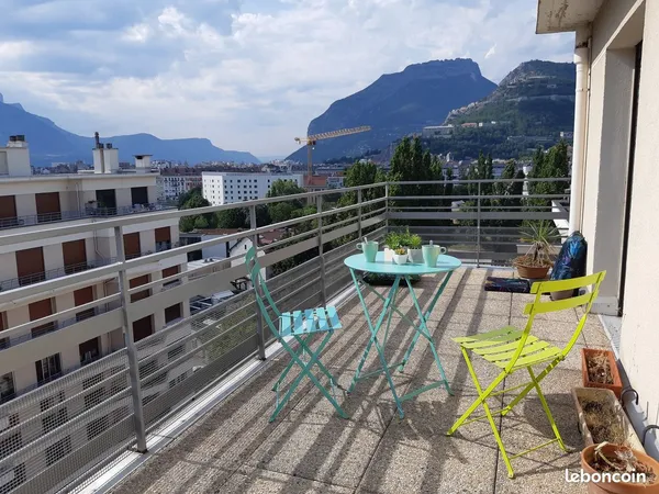 Bel appartement rénové, calme, lumineux, dans le centre-ville