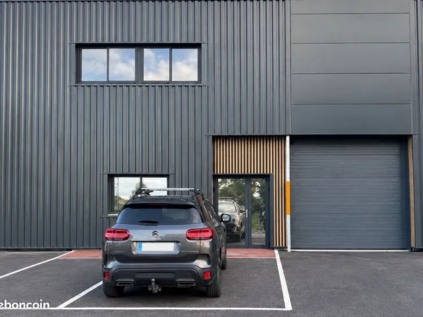 VANNES EST - Local d'activité de 130 m²