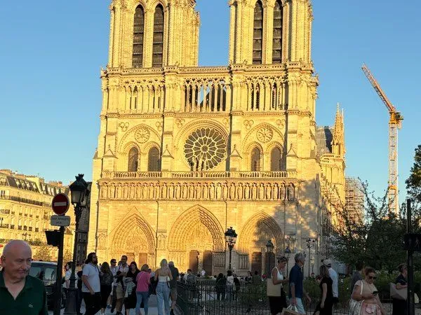 Vend grand studio 50m de Notre-Dame à Parie