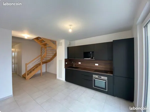 À LOUER - DUPLEX T3 DE 76 m² - TERRASSE 15 m² - DOUBLE PARKING