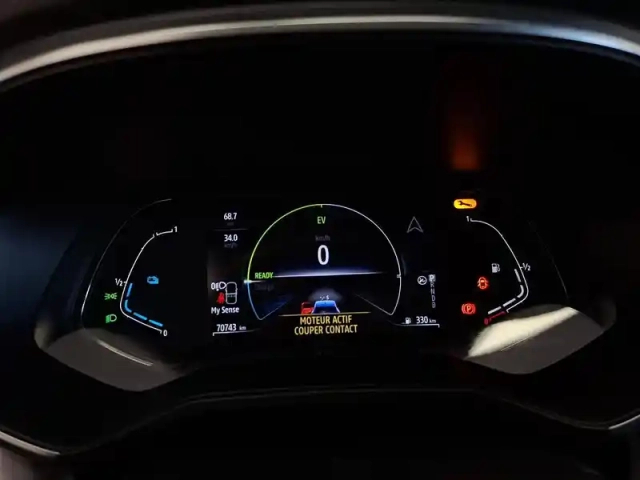 Renault Clio e-tech 140 - 21 — photo 42