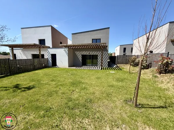 MAISON AVEC JARDIN, GARAGE, DPE A, CLIMATISATION - FRAIS DE
