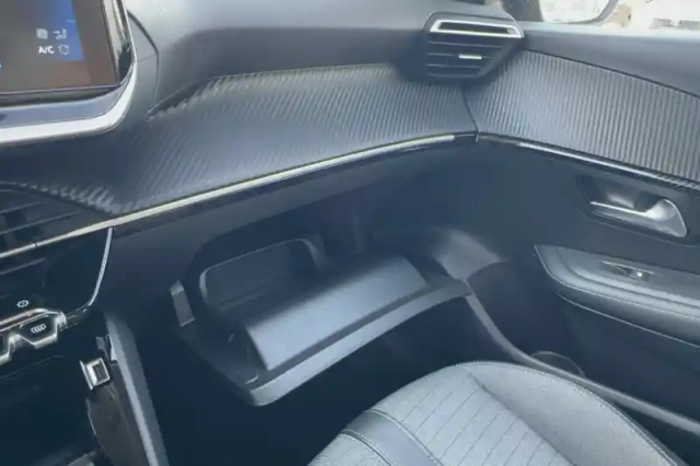 Peugeot 208 puretech 100 s&amp;s bvm6 — photo 21