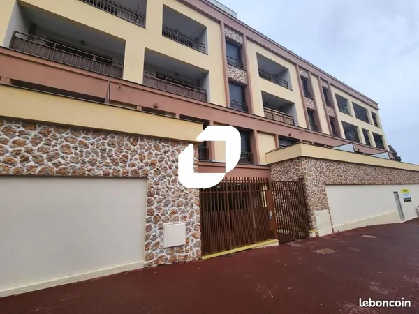 Local commercial 202 m²