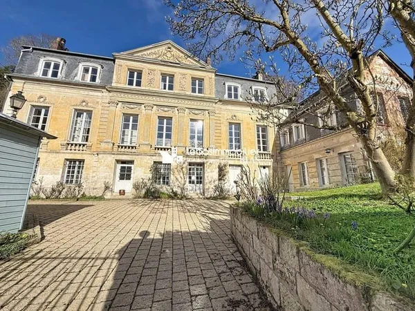 Maison 8 pièces 245 m²