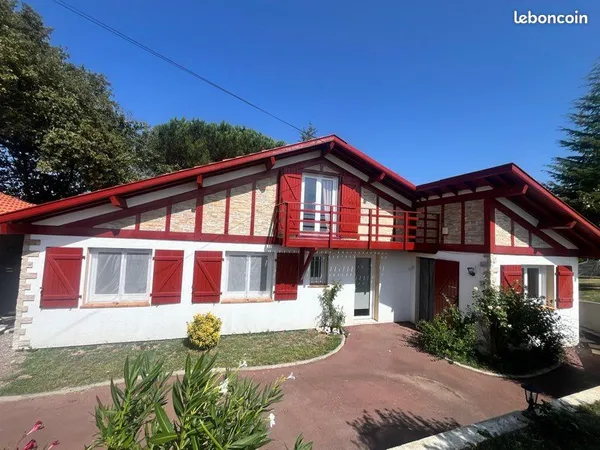 Maison 5 chambres piscine et dépendance vue montagne