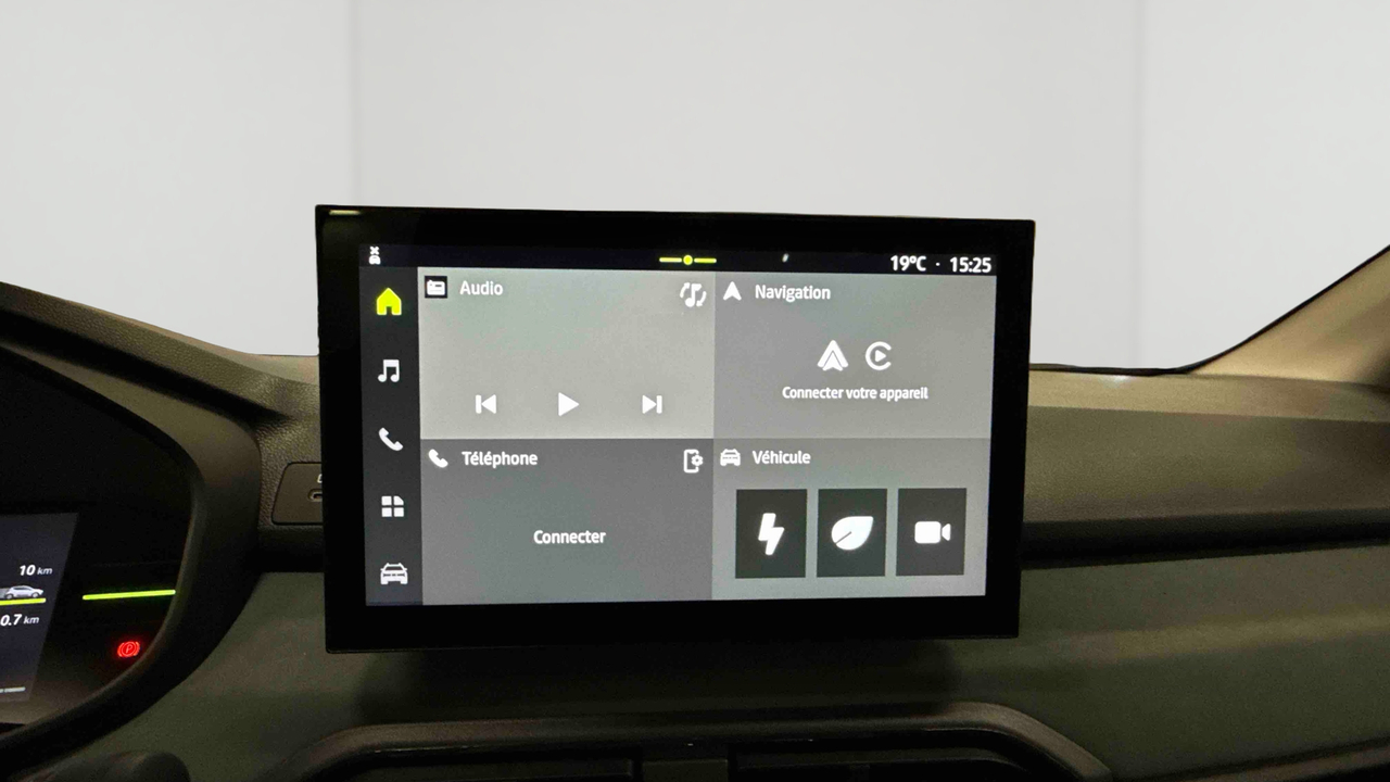 Dacia Sandero Hybrid 155 — photo 16