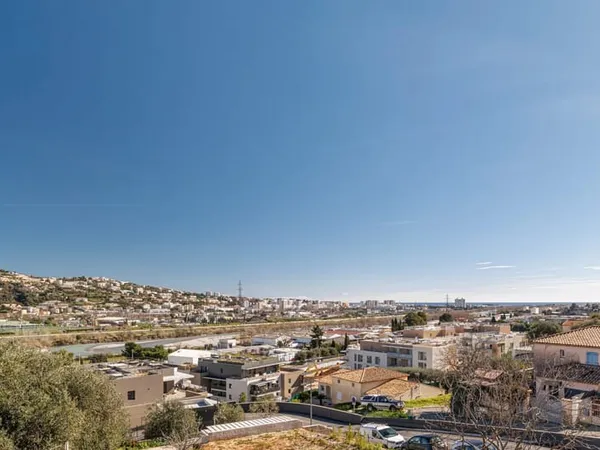 Vente Appartement - Saint Laurent du Var - Pugets - Trois Pièces Neuf Terrasse Parkings Vue Panorami
