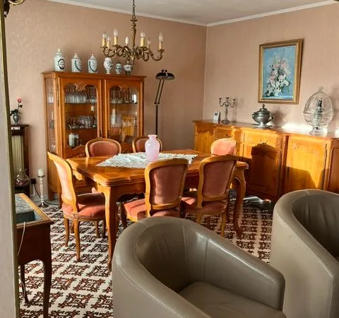 Grand appartement lumineux 90m2 avec garage fermé et parking fermé en plus. 3/4 pièces double séjour