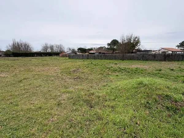 Terrain 822 m²