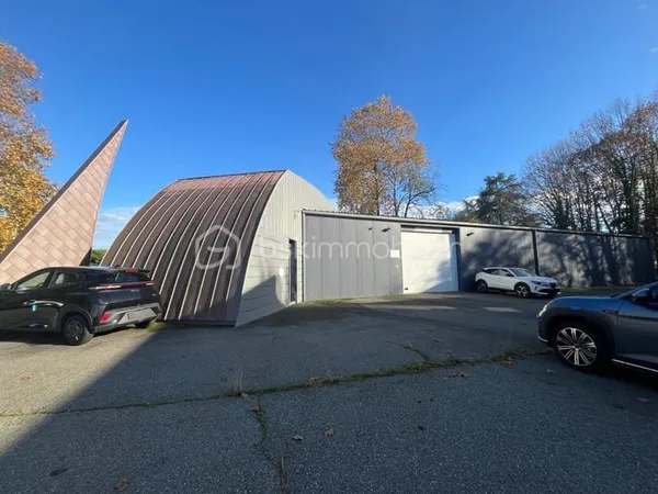 2 LOCAUX D'ACTIVITÉ / STOCKAGE de 247 m² et 520 m² implantés sur un terrain de 2 550 m²