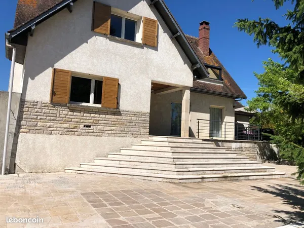 Propriété de 7 pièces 188m²