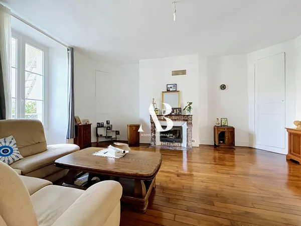 NANGIS CENTRE, MAISON DE MAITRE en parfait état d'entretien