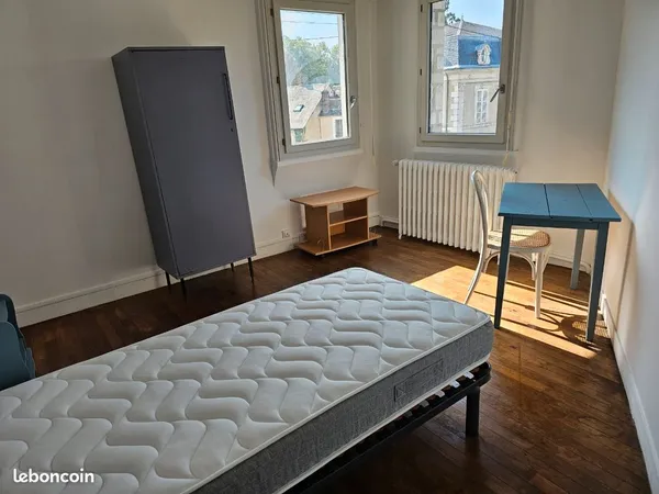 Chambre meublée