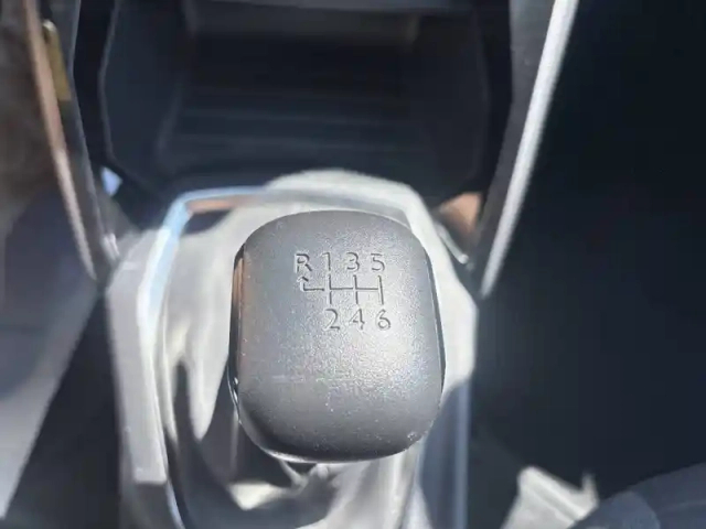 Peugeot 208 puretech 100 s&amp;s bvm6 — photo 28