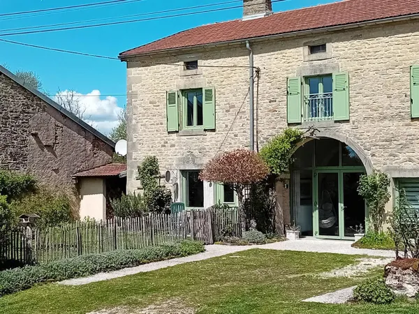 Ferme de caractère entièrement rénovée - Haute-Saône