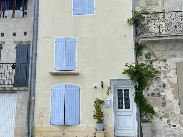 Maison au coeur de Mézin sur 3 niveaux très bon état