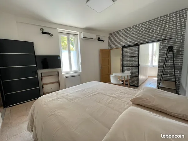 Appartement entièrement rénové, climatisé Cadenet hypercentre