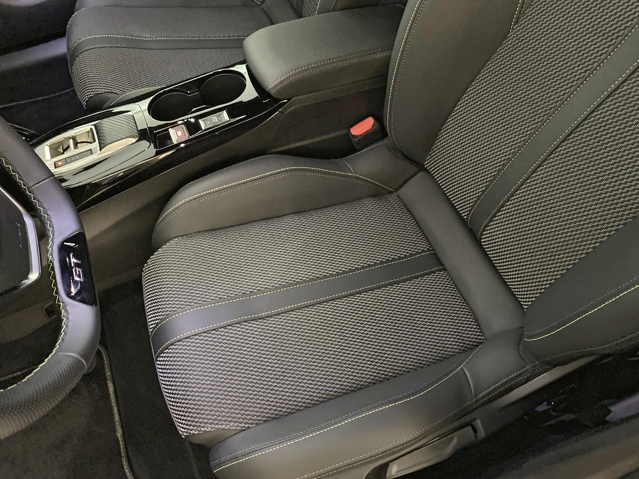 Peugeot 208 hybrid 145 ch e-dcs6 gt — photo 9