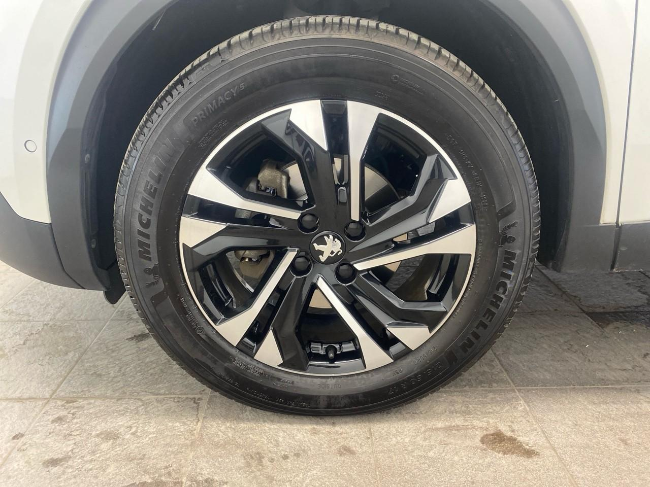 Peugeot 2008 puretech 130 s&s eat8 gt — photo 11
