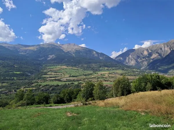 Grand terrain à bâtir à 10 min d'Embrun - 280 000
