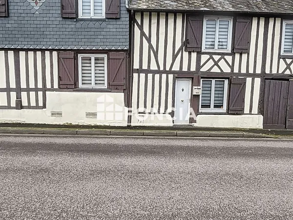 Maison de Bourg Normande, avec terrain et bâtiments