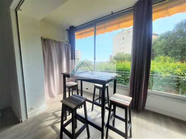 Appartement F1 Bis ( avec chambrette) Route des Sanguinaires entièrement meublé et équipé.