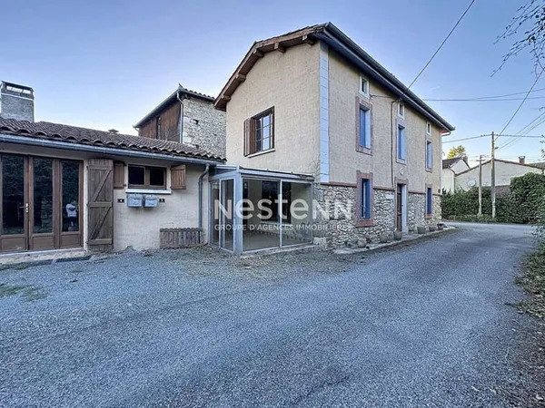 A VENDRE - MONTSAUNÈS - ENSEMBLE IMMOBILIER DE 2 HABITATIONS AVEC DEPENDANCE ET JARDIN