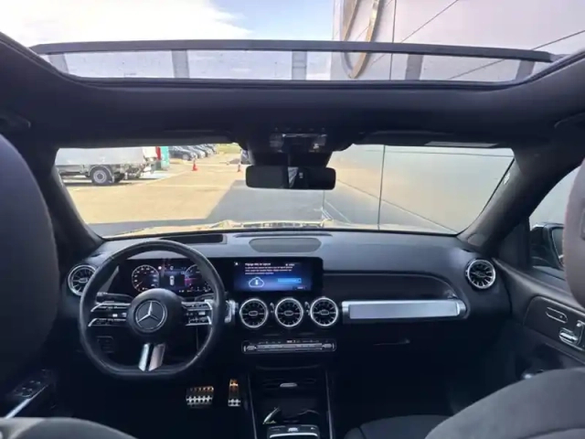 Mercedes Glb 200 d amg line — photo 11