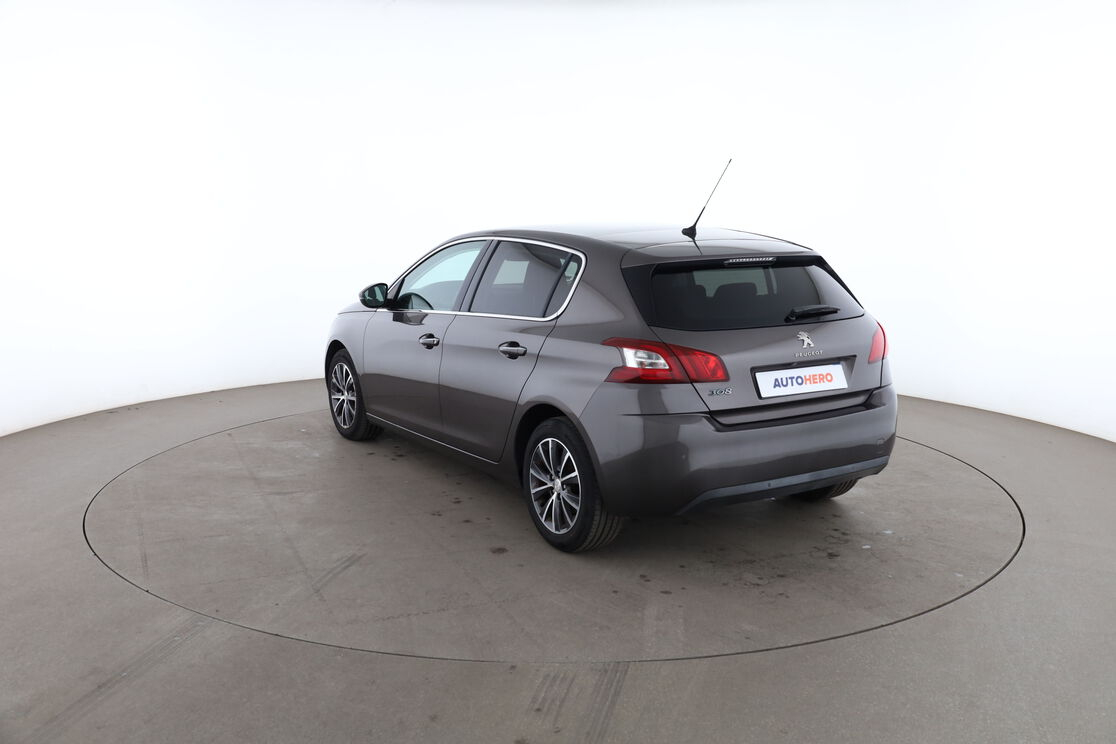 Peugeot 308 1.2 PureTech Allure EAT6 — photo 3
