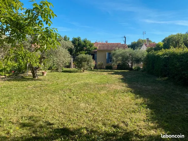 Maison de plain-pied à rénover avec jardin piscinable