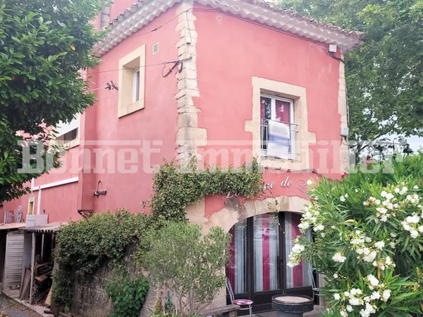 Grande maison de village avec terrasse et superbe vue